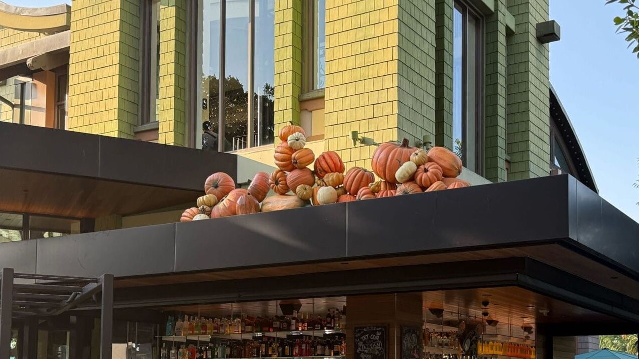 Disneyland Halloween Decorations 2025 - 9