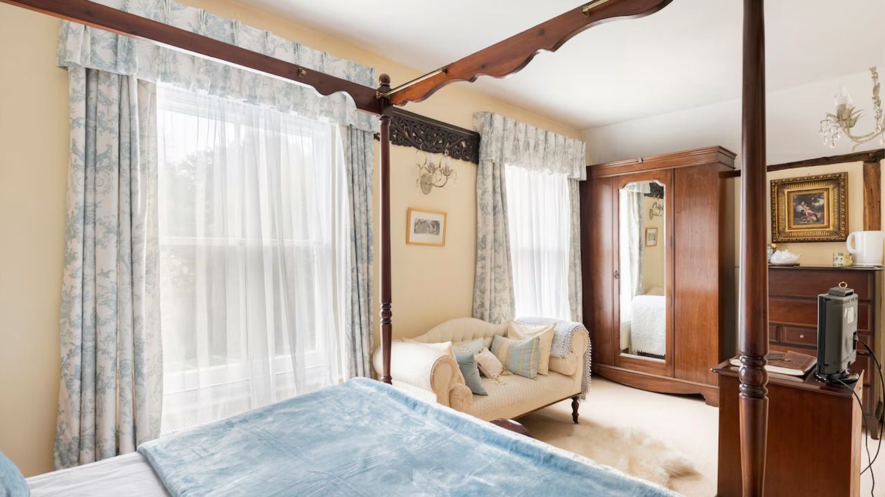 Harry Potter-Themed Airbnbs - De Vere House Room 2, Lavenham, United Kingdom 2