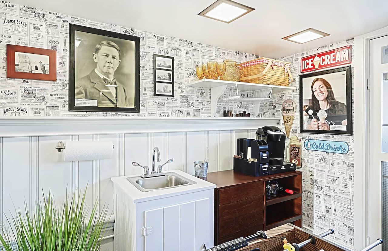 Kitchen of Haines Shoe House - 2