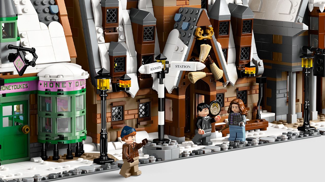 LEGO Hogsmeade Village Collectors' Edition - 1