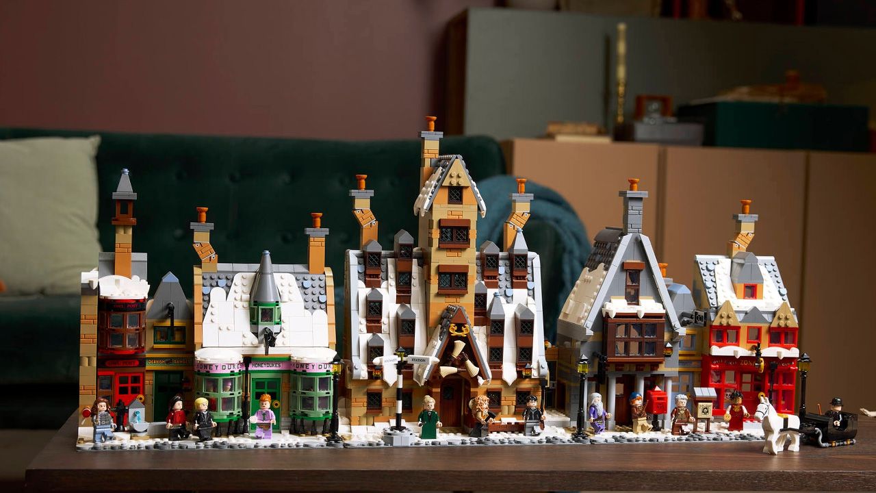 LEGO Hogsmeade Village Collectors' Edition - 9