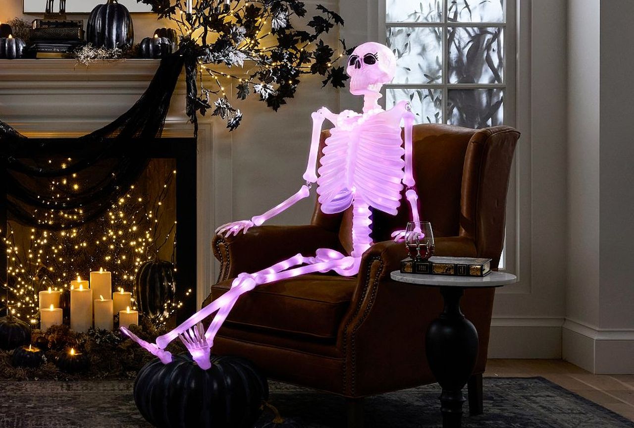 Lit Mrs. Bones