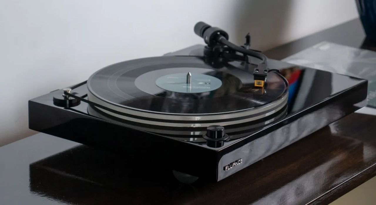 RT85N Reference High Fidelity Vinyl Turntable