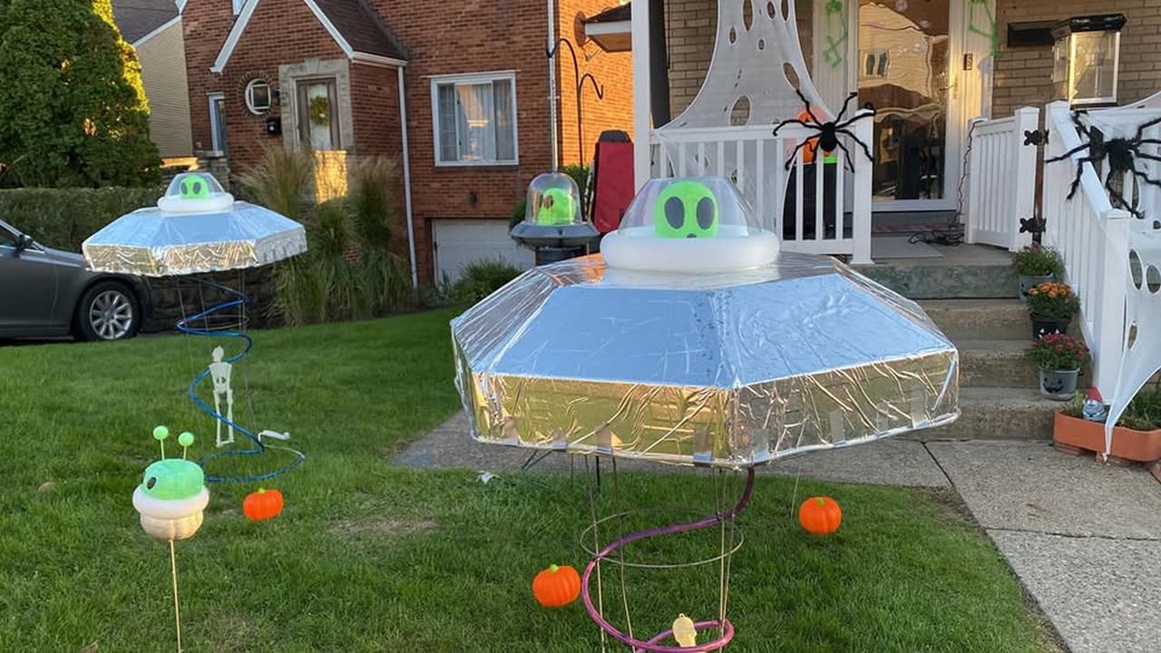 Alien-Themed Yard