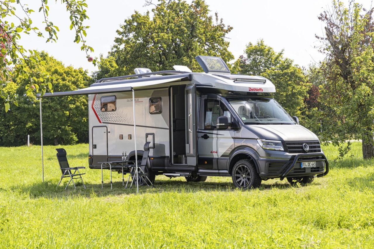 Dethleffs Globebus Performance 4x4 with Pop-Up Roof and Custom Leather Interior