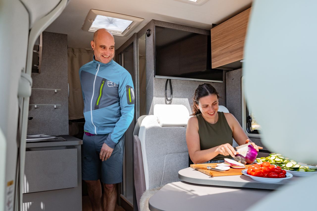 Dethleffs Globebus Performance 4x4 with Pop-Up Roof and Custom Leather Interior