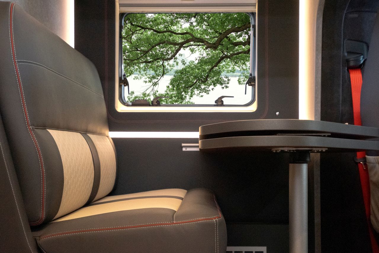 Dethleffs Globebus Performance 4x4 with Pop-Up Roof and Custom Leather Interior