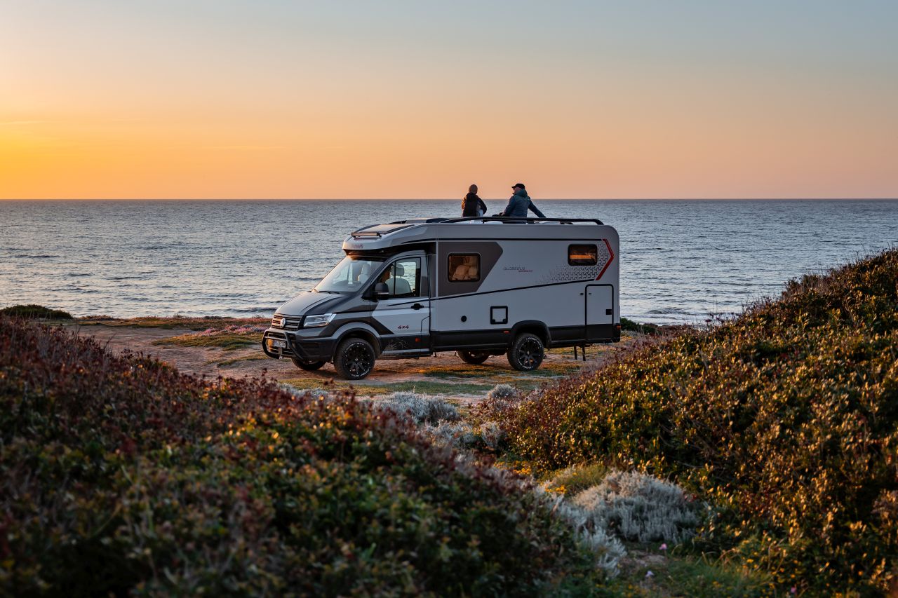 Dethleffs Globebus Performance 4x4 with Pop-Up Roof and Custom Leather Interior