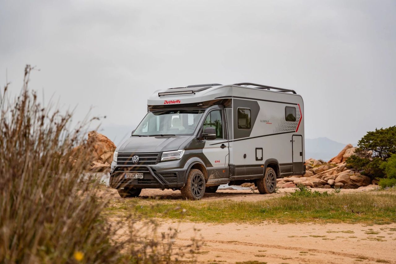Dethleffs Globebus Performance 4x4 with Pop-Up Roof and Custom Leather Interior