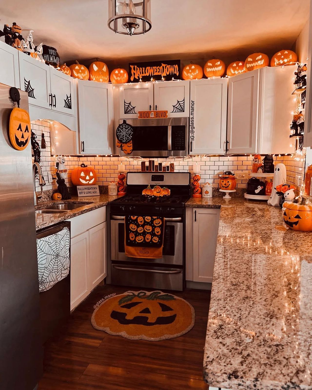 Halloween overload with Jack-o'-lanterns