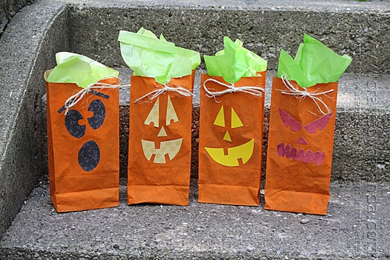 Jack-o'-Lantern Treat Bags - 1