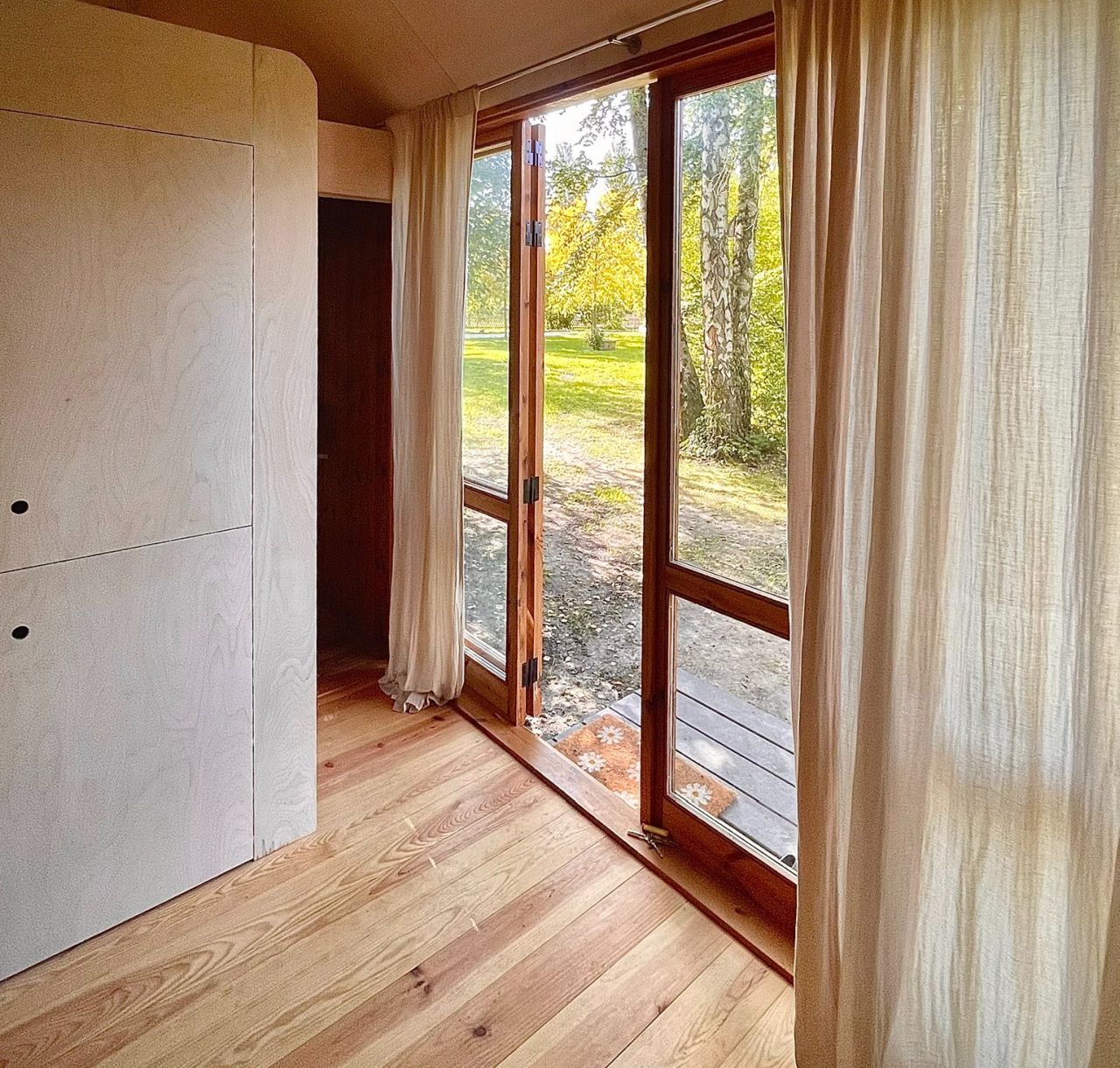 Madeiguincho Berra Tiny House Features Shou Sugi Ban Exterior