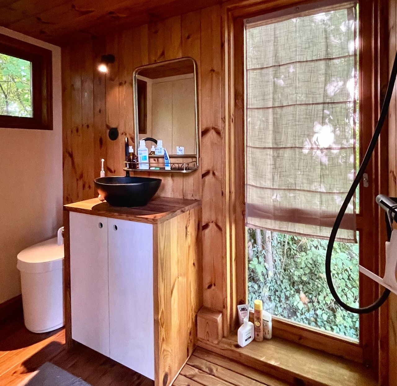Madeiguincho Berra Tiny House Features Shou Sugi Ban Exterior