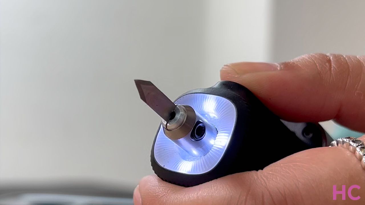 NeoBlade Wireless Ultrasonic Cutter Review by Homecrux - LED Light at the bladehead