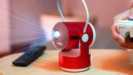 Pazy portable projector