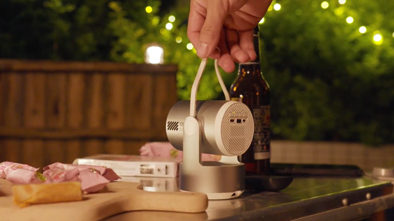Pazy portable projector