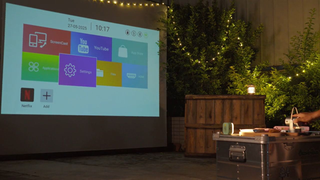 Pazy portable projector