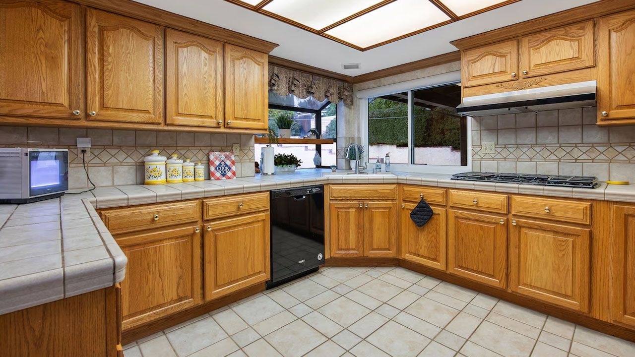 Poltergeist Movie House on Airbnb - 6