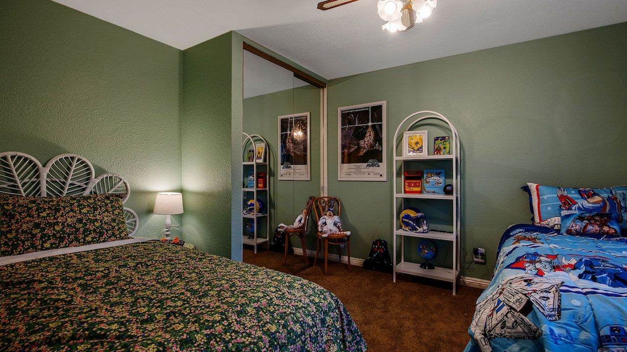 Poltergeist Movie House on Airbnb - 8