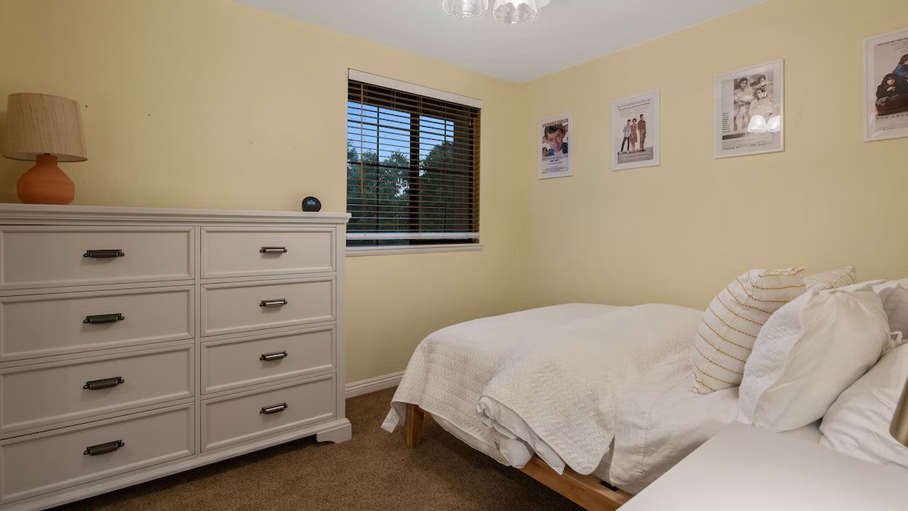 Poltergeist Movie House on Airbnb - 9