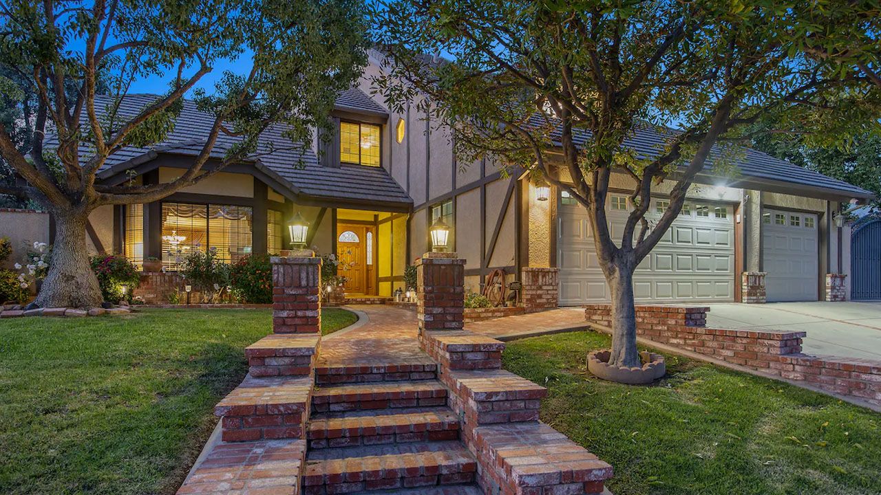 Poltergeist Movie House on Airbnb - exterior 2