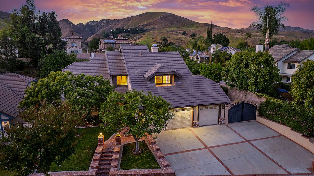 Poltergeist Movie House on Airbnb - exterior