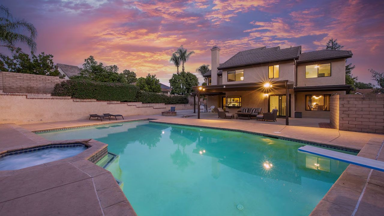 Poltergeist Movie House on Airbnb - pool