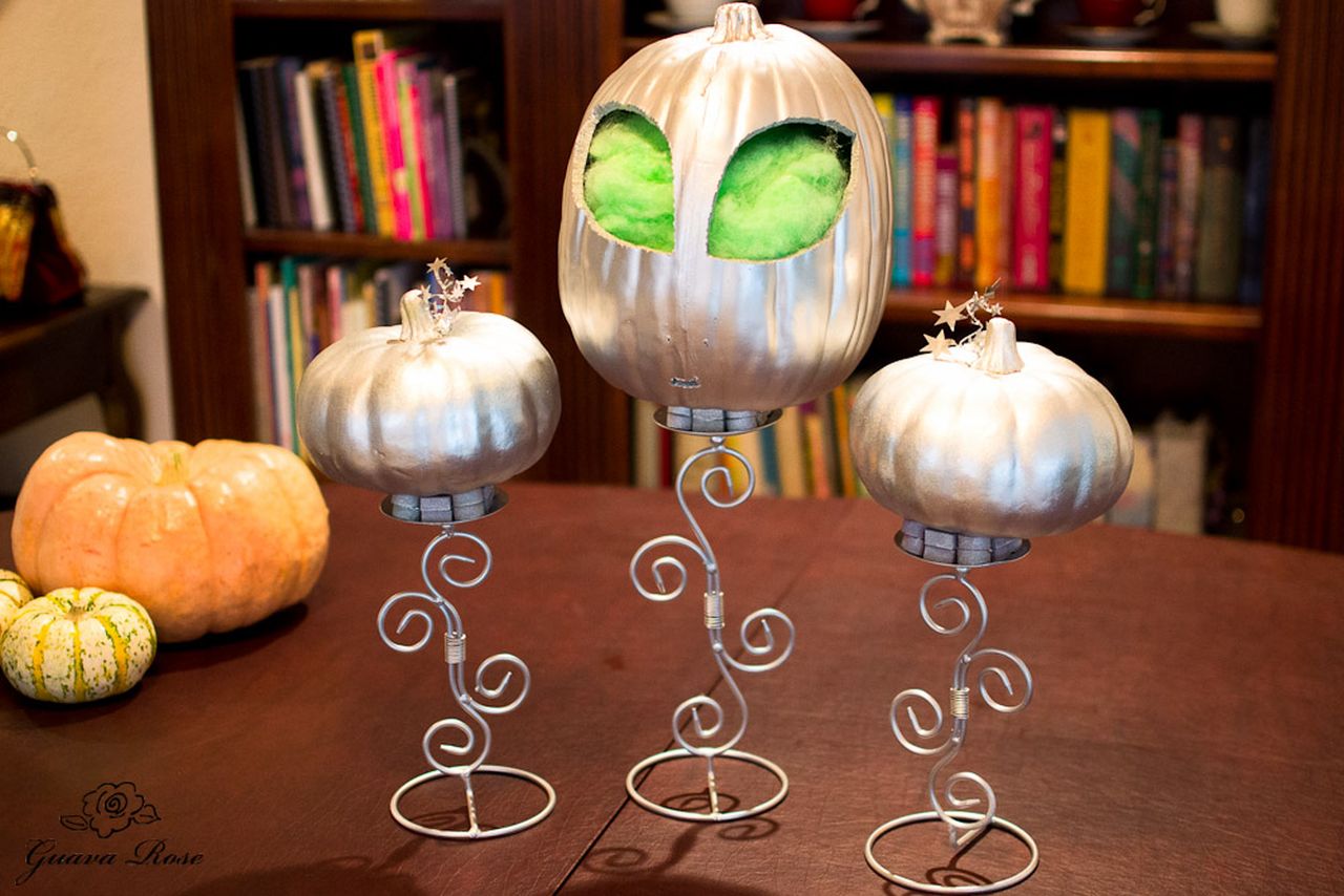 Pumpkin Carving Aliens