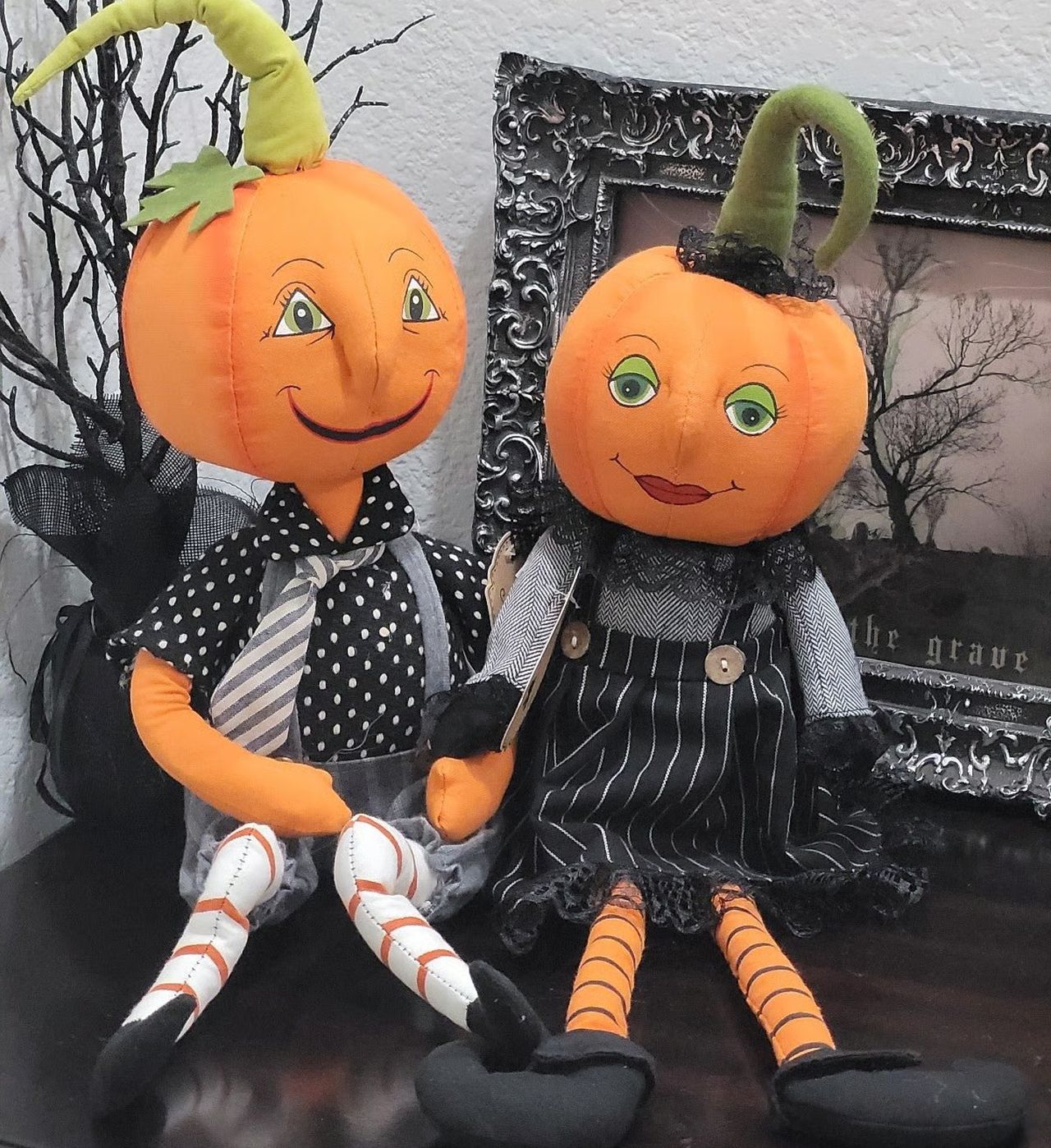 Pumpkin shaped dolls for Halloween décor