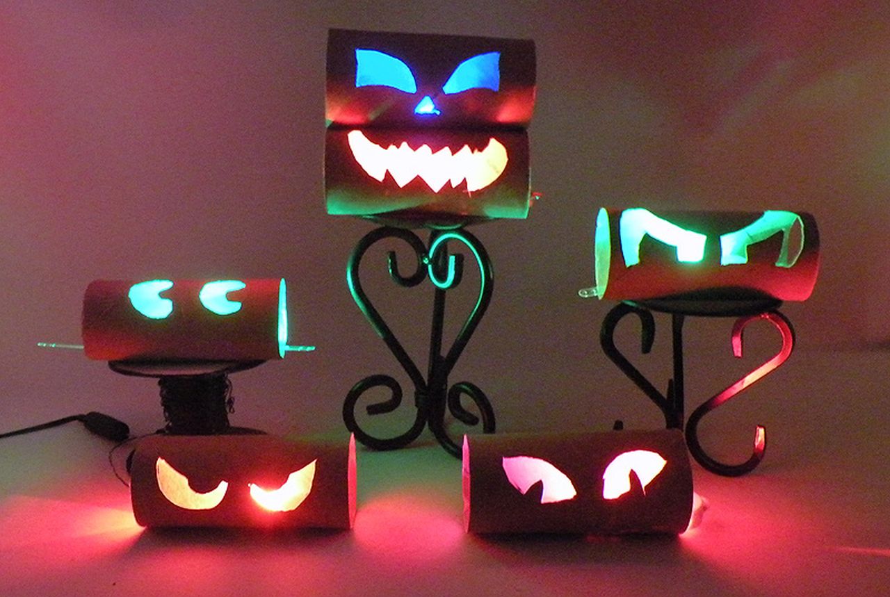 Spooky DIY Halloween Glowing Eyes