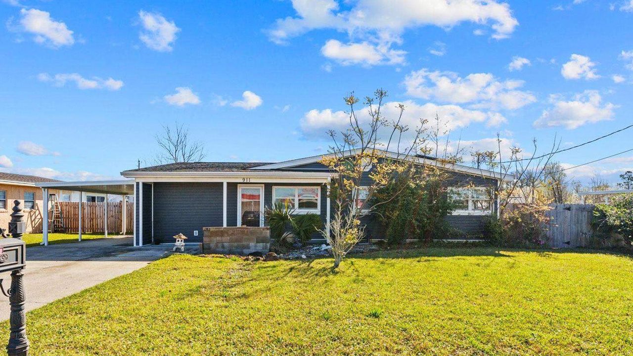 This Family Home in Florida Lives in Perpetual Halloween With Horror-Themed Interior - 1