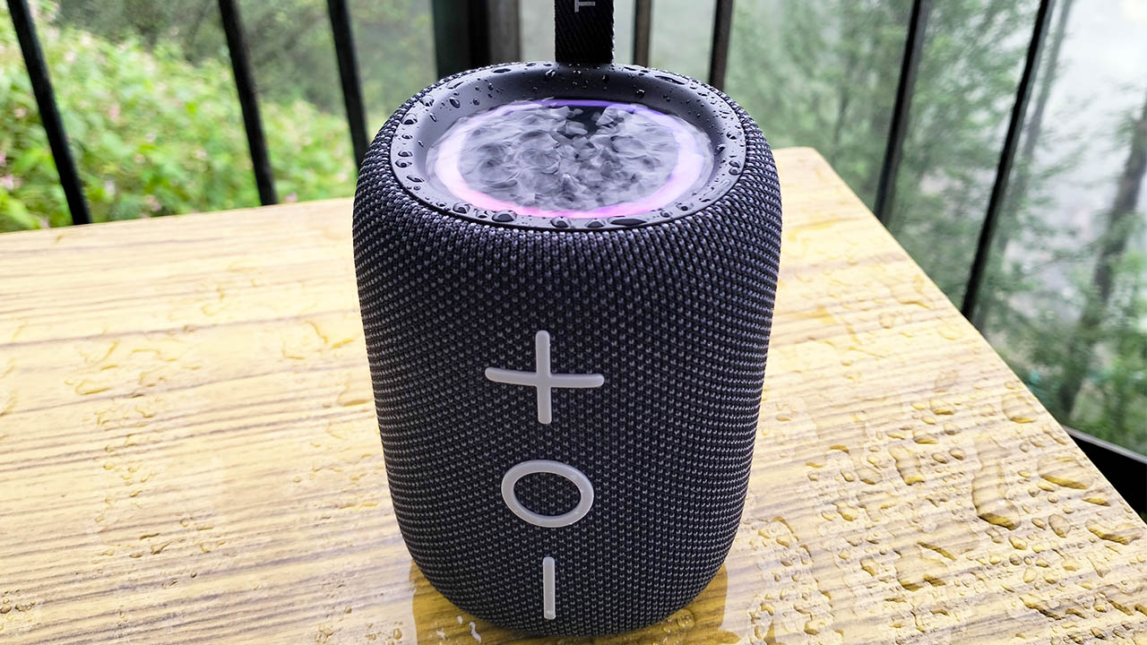 Tribit Stormbox Mini Plus Hands-On Review by Homecrux - water on its top shaking 