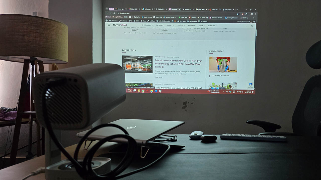 Yaber’s T1 Pro Full HD Portable Projector - laptop connection with HDMI cable