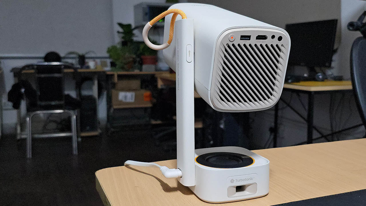 Yaber’s T1 Pro Full HD Portable Projector - connectivity options