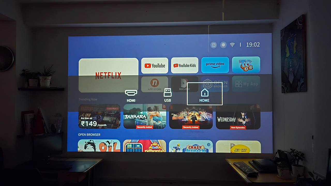 Yaber’s T1 Pro Full HD Portable Projector - external connectivity through USB and HDMI ports