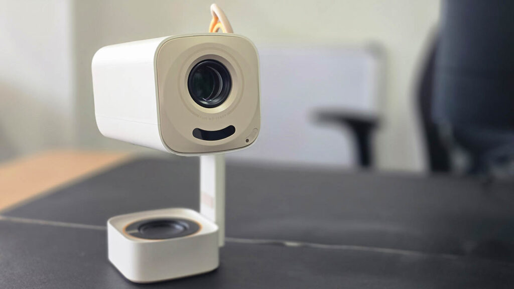 Yaber’s T1 Pro Full HD Portable Projector - featured with front lens view