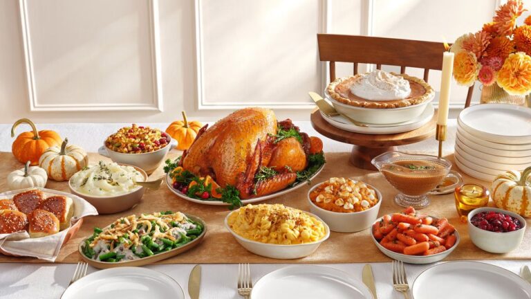 Host Thanksgiving for 10 People for Just $40 With Aldi’s Holiday Meal Kit Aldi 10-Person Thanksgiving Meal