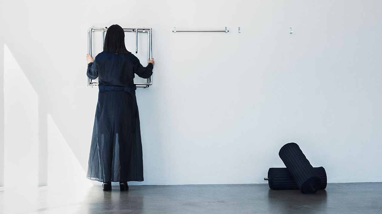 The designer showing how to hang the disassembled furniture on the wall