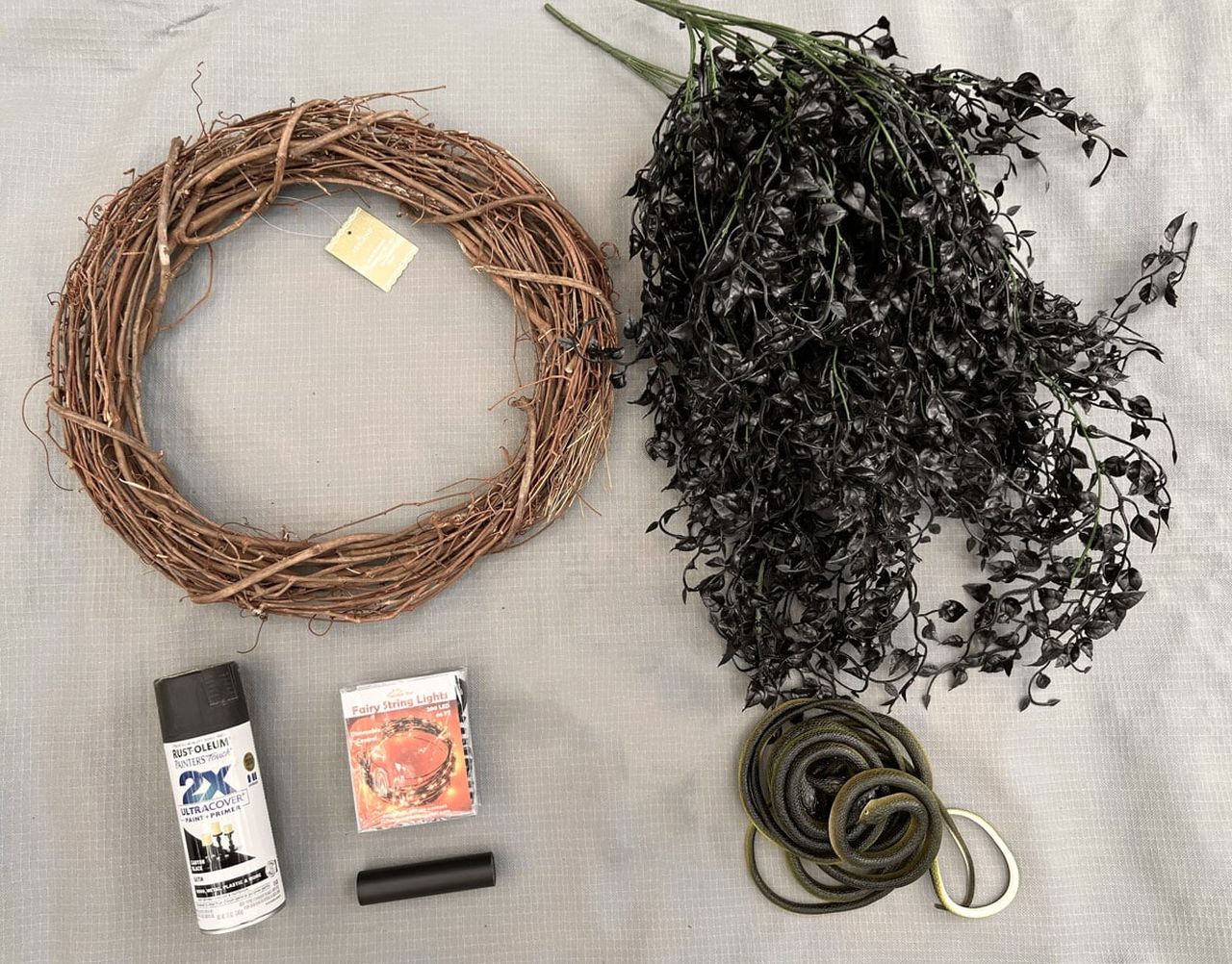 DIY Spooky Halloween Wreath - 4