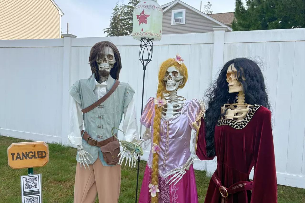Kid Friendly Dartmouth Halloween skull tangled