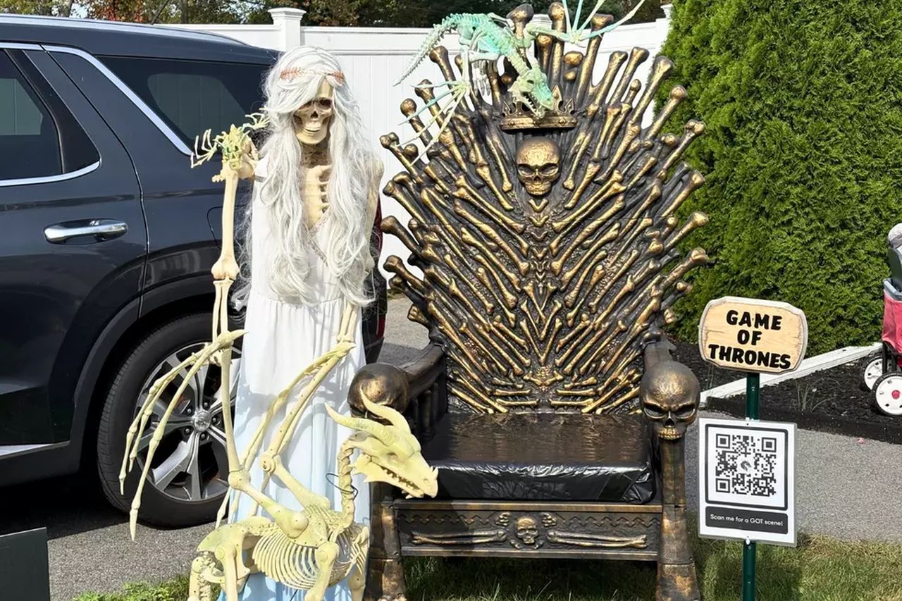 Kid Friendly Dartmouth Halloween boney Throne