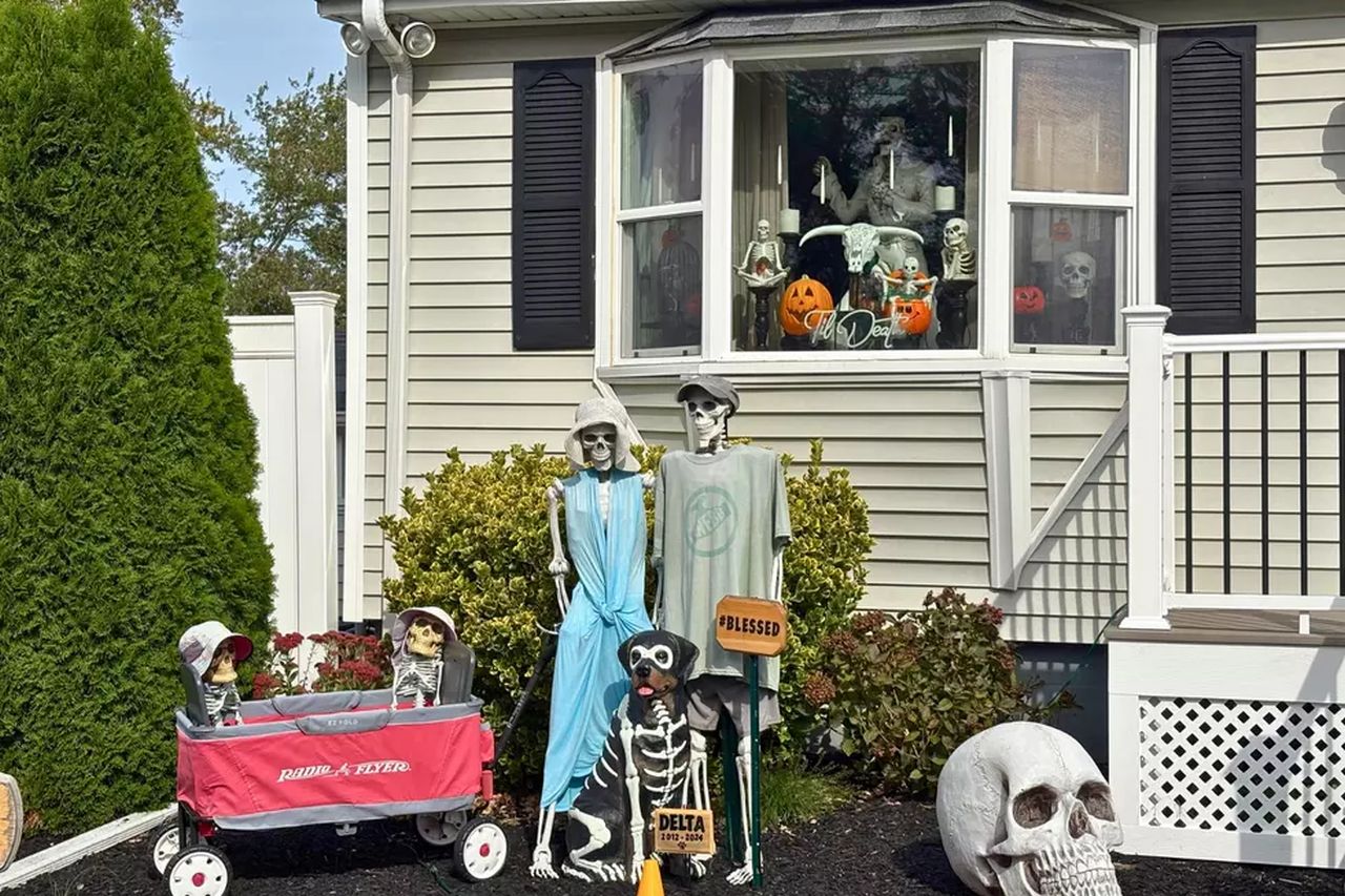 Kid Friendly Dartmouth Halloween skull family