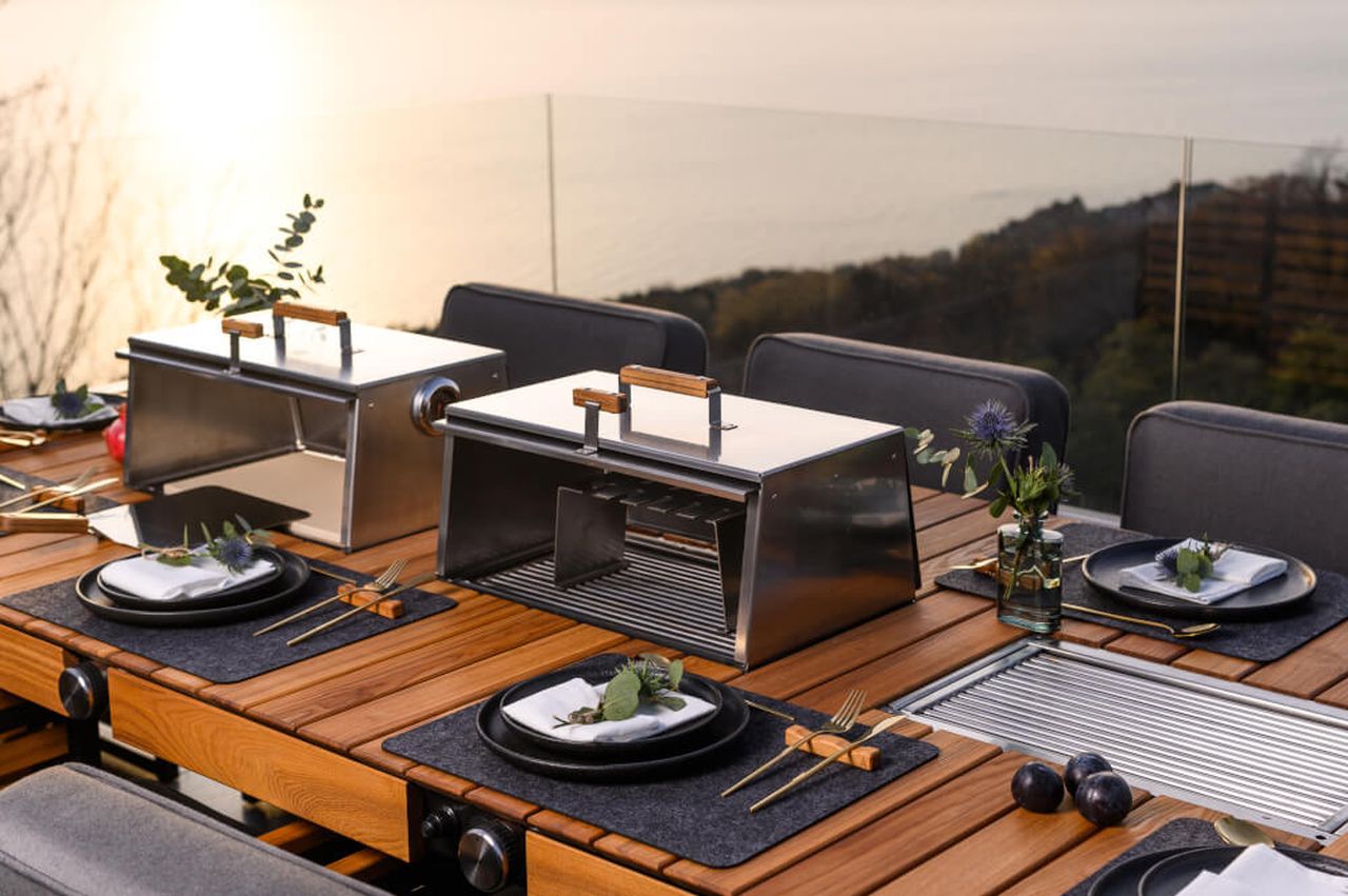 FESTÁVOLO Outdoor Table With Hidden Gas Grill at its Center