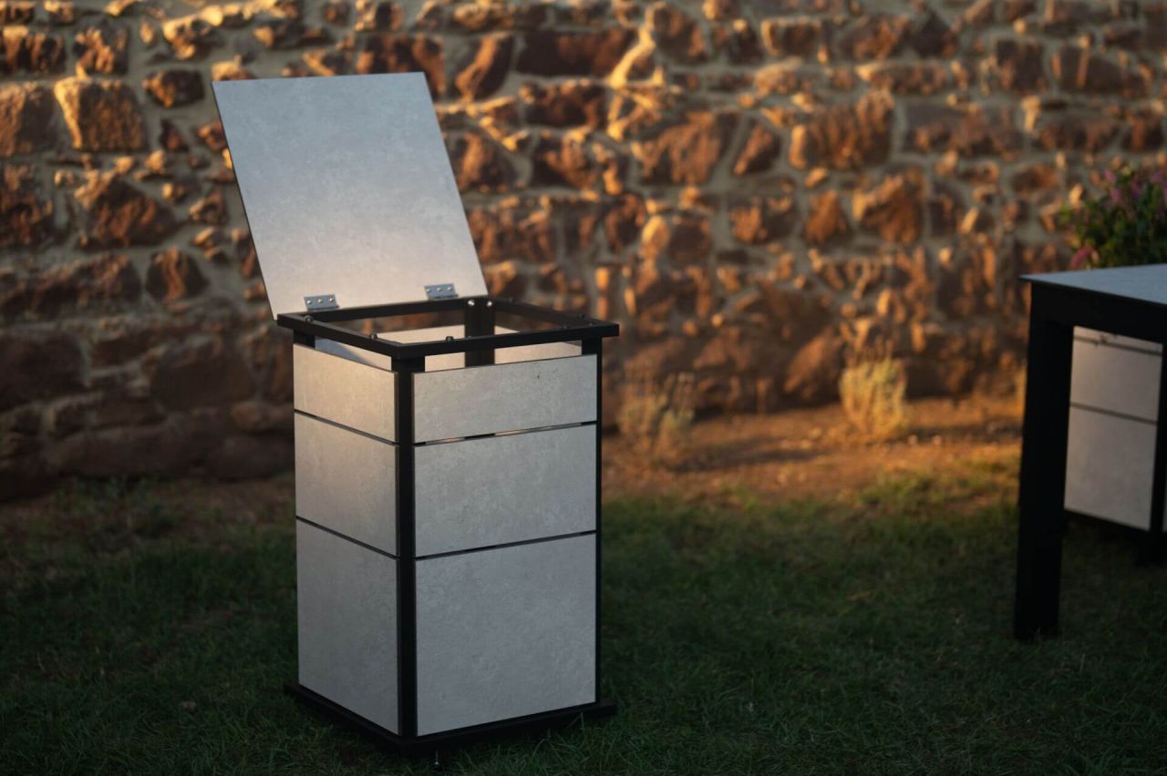 FESTÁVOLO Outdoor Table With Hidden Gas Grill at its Center