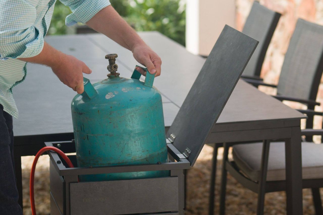FESTÁVOLO Outdoor Table With Hidden Gas Grill at its Center
