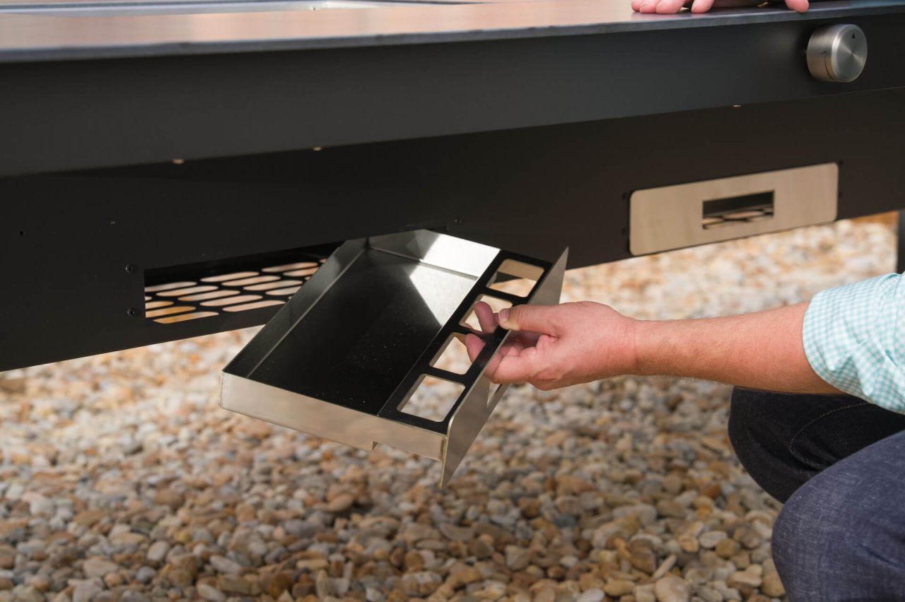 FESTÁVOLO Outdoor Table With Hidden Gas Grill at its Center