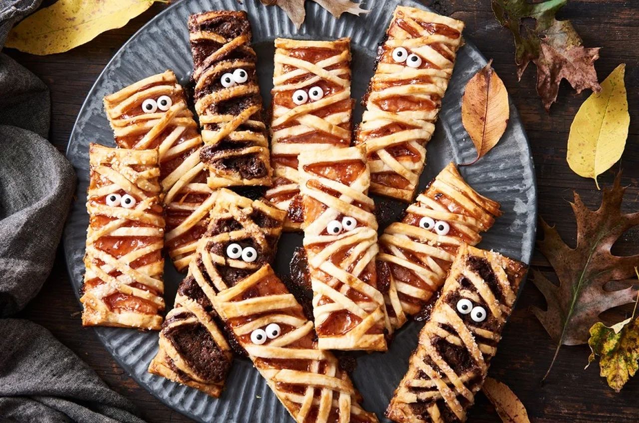 Halloween Breakfast Ideas - Mummy Hand Pies