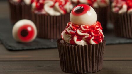 30+ Sweet and Spooky Halloween Cupcake Ideas to Steal This Year Halloween cupcake ideas to try in 2025