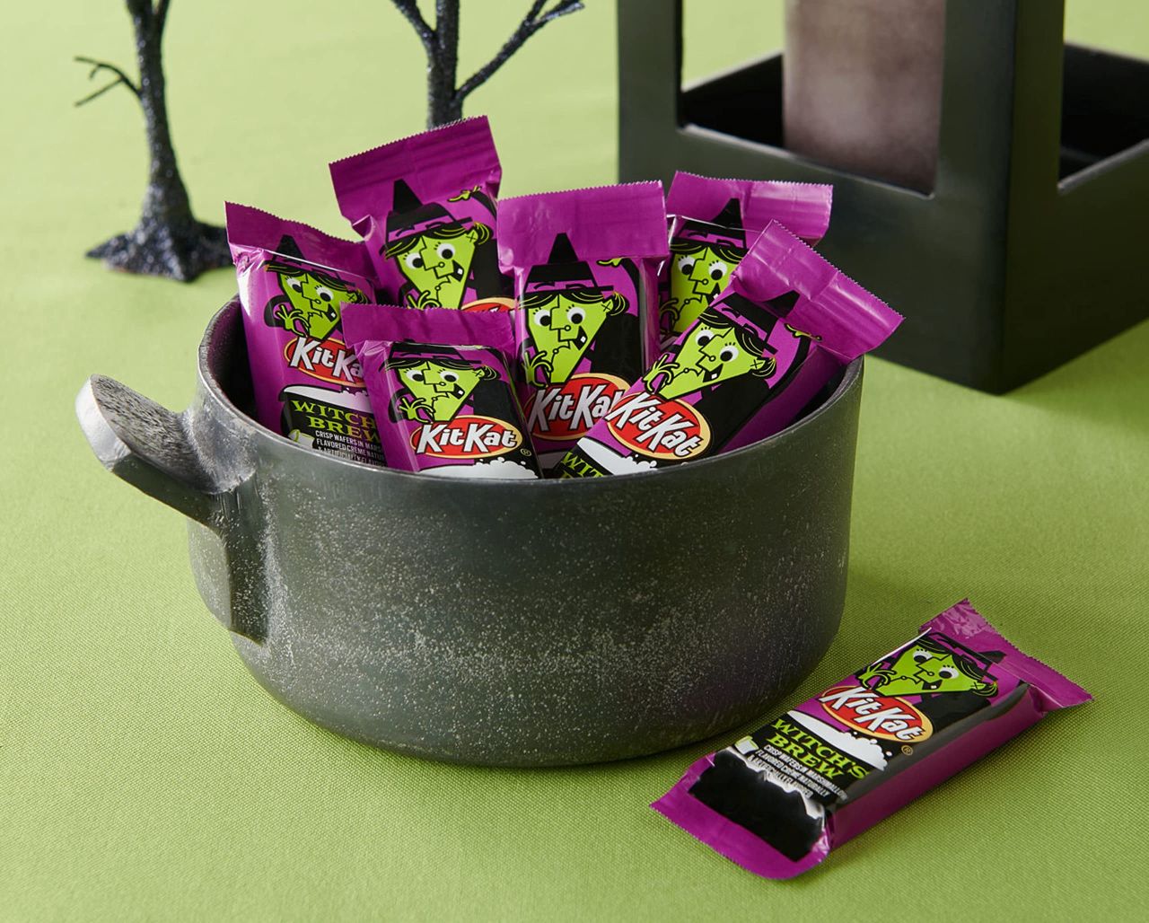 15 Best Halloween Candies on Amazon - KIT KAT Witch's Brew Marshmallow Crème Snack
