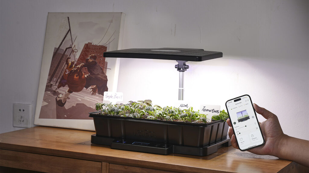 LetPot’s SS-Pro Smart Seed Starter Kit Automatically Controls Temperature and Light LetPot SS-Pro Smart Seed Starter Kit